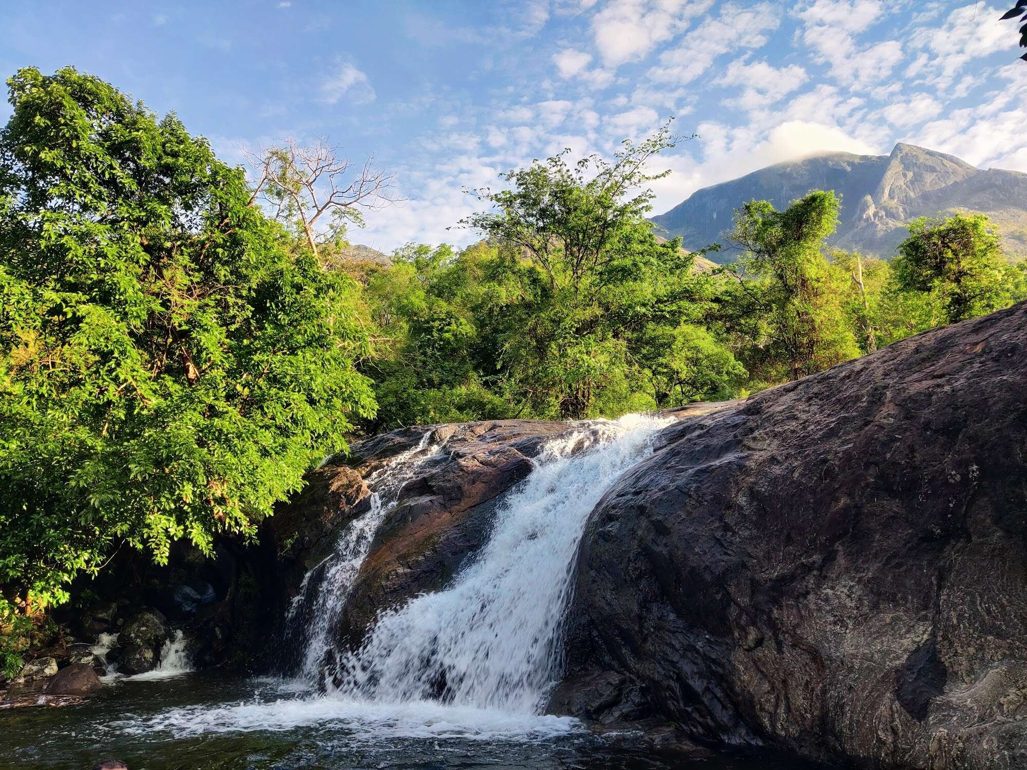 The Rakkachiyamman Temple (often associated with the Valavanthaal Puram area of Rajapalayam, Virudhunagar district) is an ancient, revered site featuring8th-century Pandya-era stone remnants. Currently undergoing restoration, the temple features unearthed pillars and inscriptions suggesting a historically significant structure that was previously in ruins